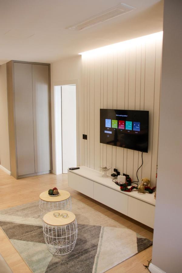 Roza'S Apartment Tirana Center Ngoại thất bức ảnh
